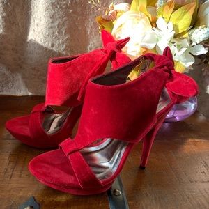 Wild Rose red heels sz 5 1/2